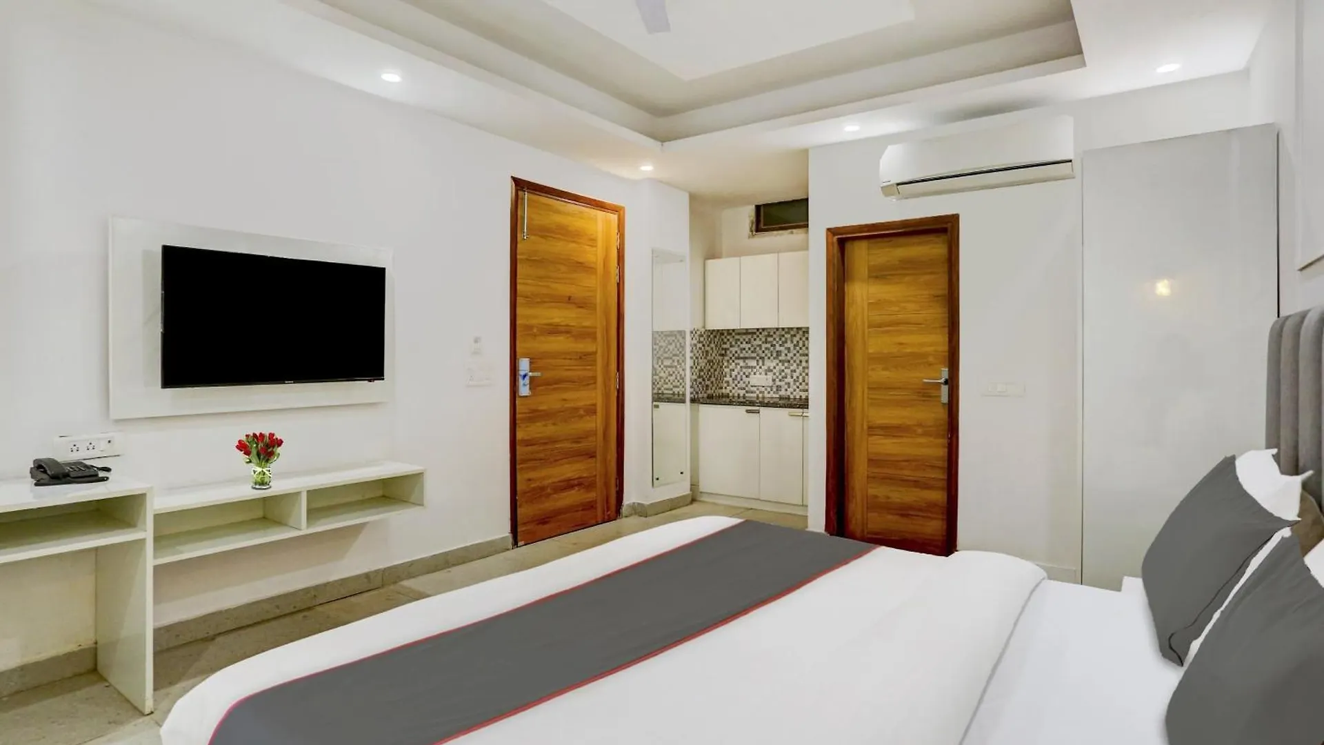 *** Hotel Townhouse Royal Suites Near Aravali Biodiversity Park Gurgaon India