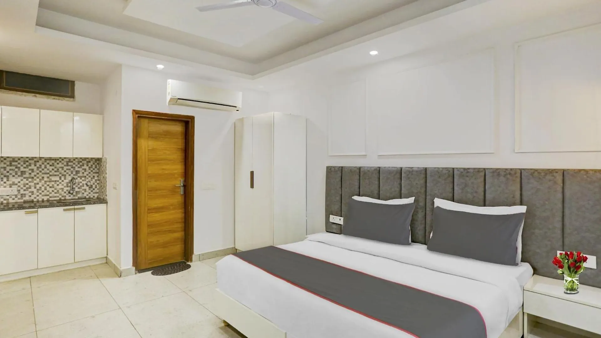 Hotel Townhouse Royal Suites Near Aravali Biodiversity Park Gurgaon